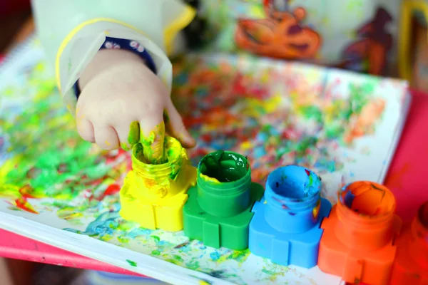 Child painting — Stock Photo, Image