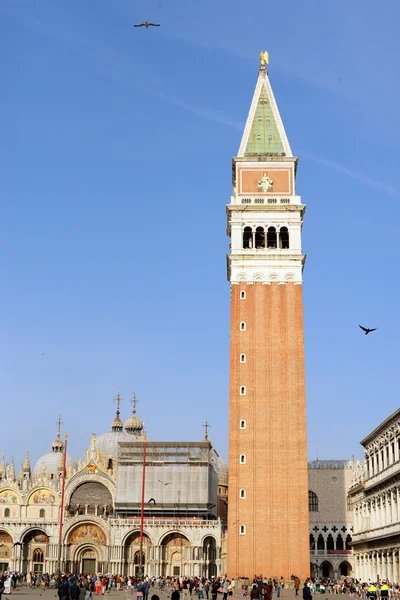 Venice, İtalya - 13 Nisan: San Marco meydanında 13 Nisan 2015 Venedik, İtalya. — Stok fotoğraf