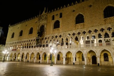 Geceleri San Marco Meydanı 