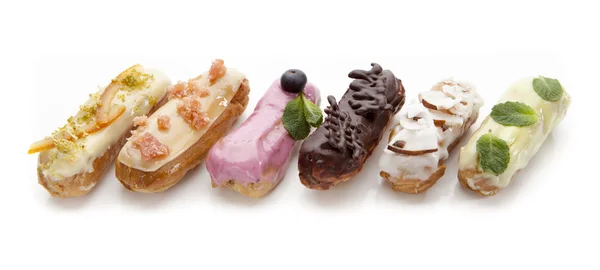 Utsökt grädde dessert eclairs — Stockfoto