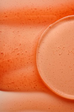 Kırmızı şeffaf kozmetik jelin dokusu. Soyut arkaplan