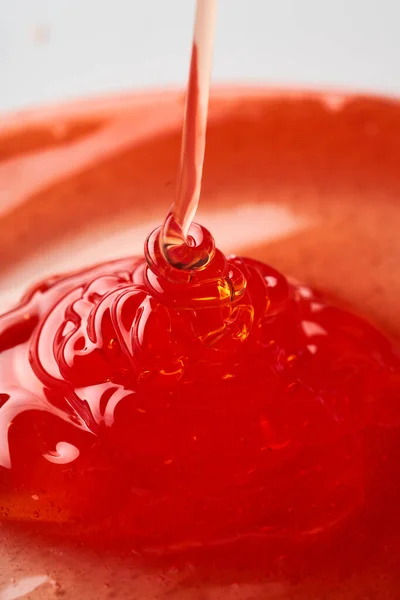 Consistenza Del Gel Cosmetico Trasparente Rosso Sfondo Astratto — Foto Stock