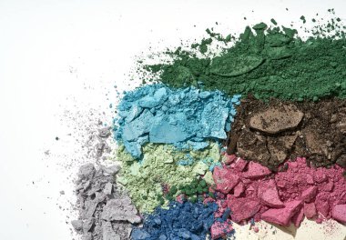 Beyaz arka planda izole edilmiş modaya uygun gölgelerde kırılmış göz farı