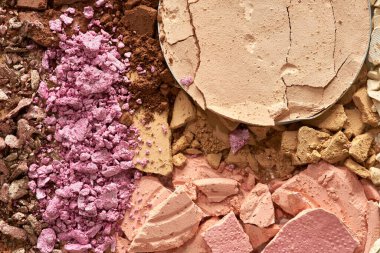 Beyaz arka planda izole edilmiş modaya uygun gölgelerde kırılmış göz farı