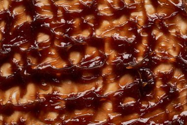 Çikolata renkli jel lekesi ve doku. Beyaz zemin üzerinde kozmetik jel veya karamel şurubu