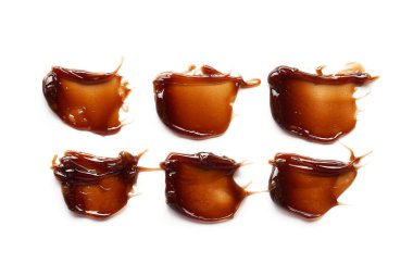 Çikolata renkli jel lekesi ve doku. Beyaz zemin üzerinde kozmetik jel veya karamel şurubu