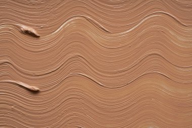 Beyazlar üzerinde izole edilmiş bej renkte renkler ve makyaj temeli dokusu veya akrilik boya