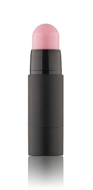 Siyah plastik çantadaki parlak makyaj kalemi beyaz arkaplanda izole edilmiş..