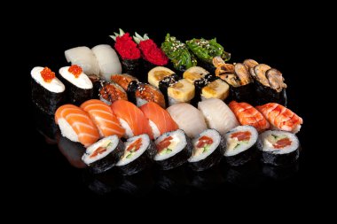 suşi rulo ve sashimi