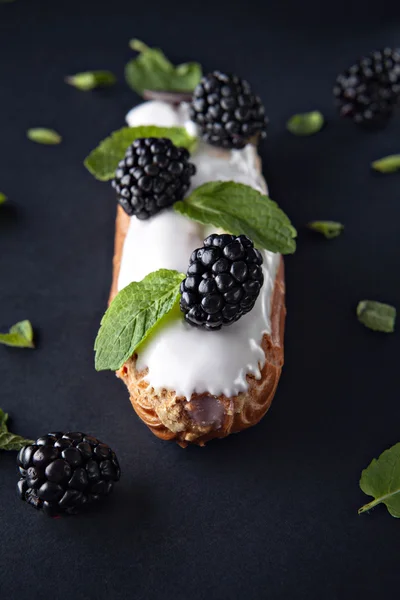 Exquise crème dessert éclair — Stockfoto