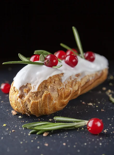 Crema rafinata desert eclair Fotografie de stoc