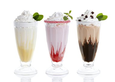 Üç bardak milkshakes