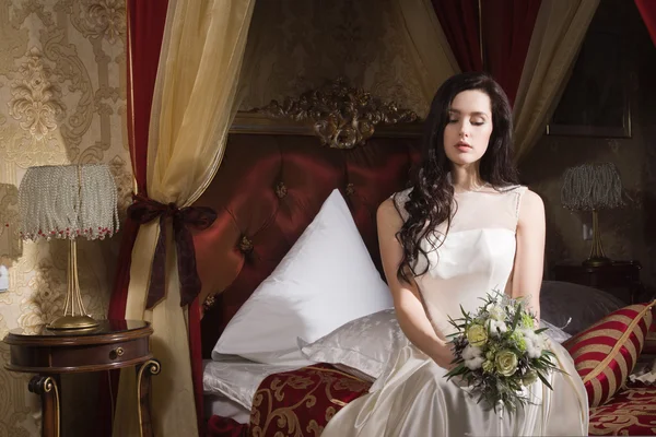 Gorgeous young bride at interior — Stock Photo, Image