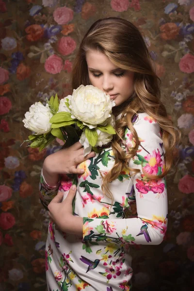 Portrait of the beautiful young girl — Stock Photo, Image