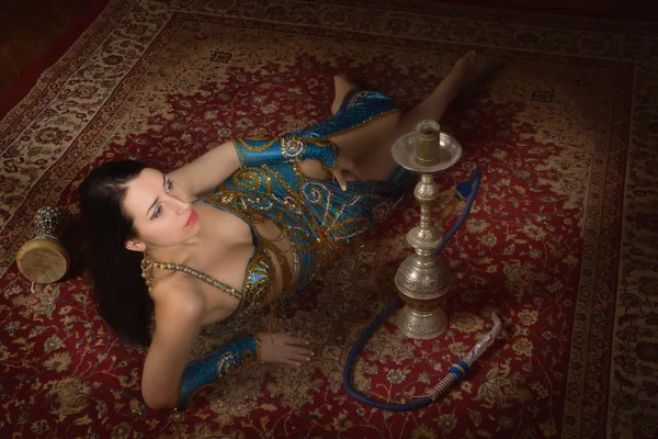 Hermosa bailarina tradicional . — Foto de Stock