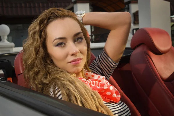 Sensual fashionable woman in a car — Stock Photo, Image