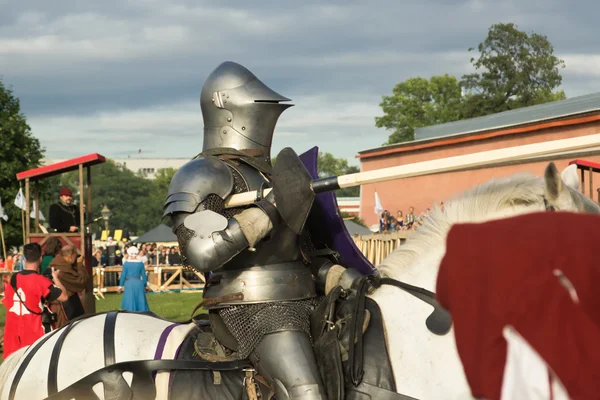 SAINT-PETERSBURG, RÚSSIA - 17 de julho de 2016: Batalha em um torneio de cavalaria do Neva — Fotografia de Stock