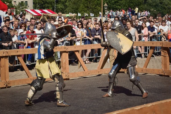 SAINT-PETERSBURG, RÚSSIA - 17 de julho de 2016: Batalha em um torneio de cavalaria do Neva — Fotografia de Stock