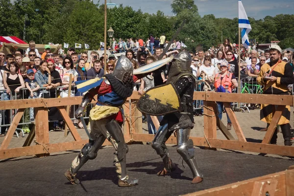 Sankt-Petersburg, Ryssland-17 juli 2016: Striden på en Neva knightly turneringen — Stockfoto