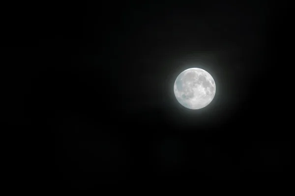 Bela magia céu noturno com lua cheia — Fotografia de Stock