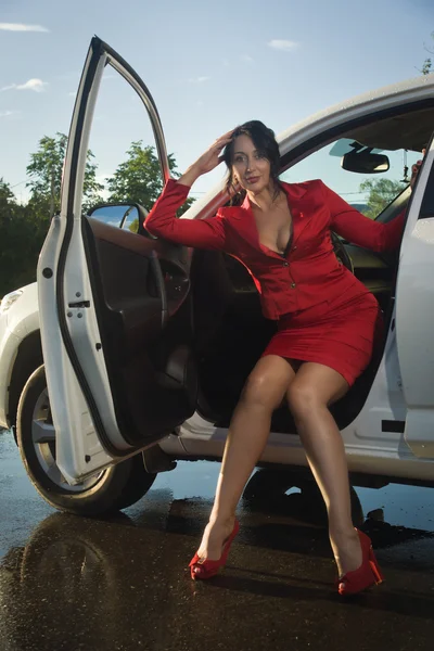 Adulto confiado mujer de negocios conducir coche . —  Fotos de Stock