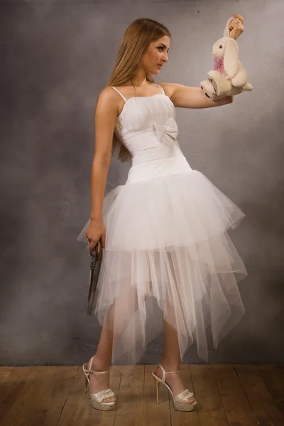 Sposa con una pistola — Foto Stock