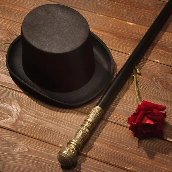 Şapka, baston ve gül — Stok fotoğraf