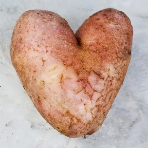 Potatoes in the form of heart — Stock Photo, Image