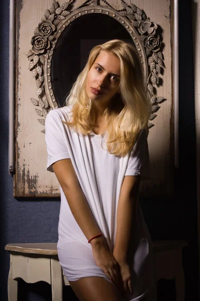 Hot woman in white t-shirt posing in gothic interior — Stock Photo, Image