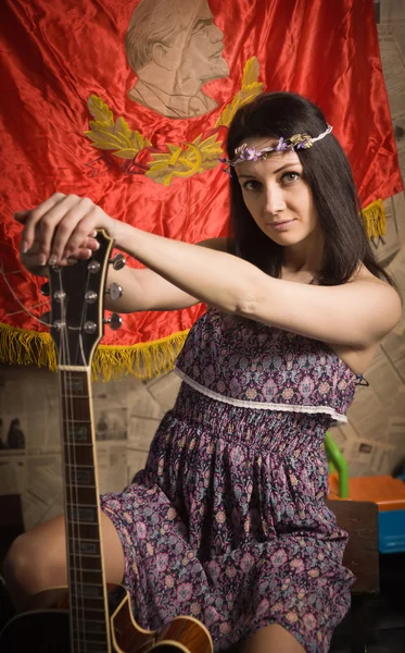 Romantické hippie styl dívka s kytarou — Stock fotografie