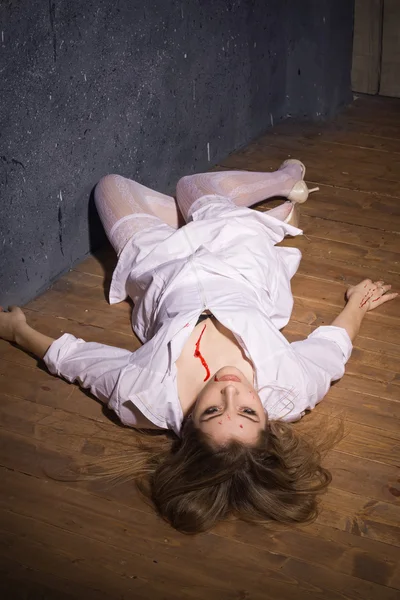 Dode verpleegkundige op de vloer liggen — Stockfoto