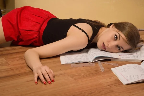 Corpse of the college girl in a room — Stock Photo, Image