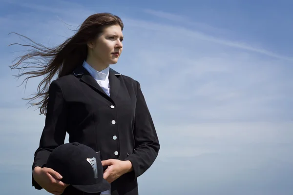 Menina bonita jockey vestir uniforme — Fotografia de Stock