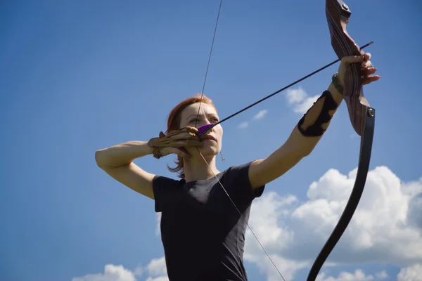 Archery woman bends bow archer target narrow — Stock Photo, Image