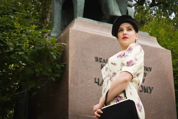 Very beautiful soviet girl in retro style is on the Moscow stree — Stock Photo, Image