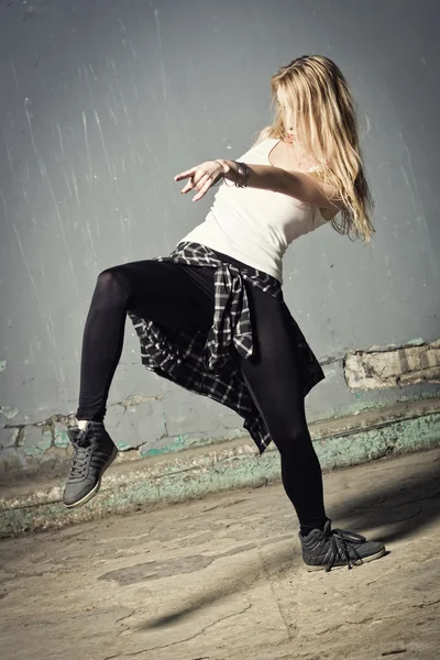 Aktivní ženy tanečník stěhování — Stock fotografie