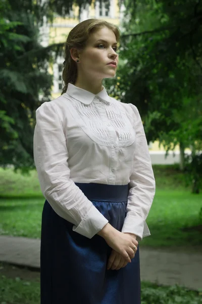 Russian woman in retro style posing on the street. — Stock Photo, Image