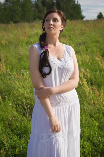 Femme russe au champ de blé — Photo