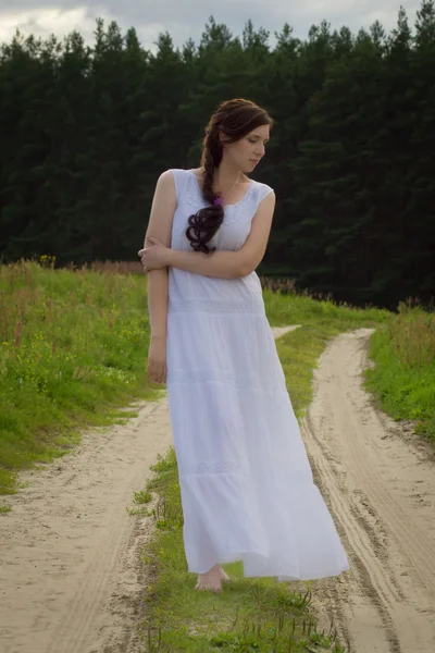 Femme russe au champ de blé — Photo