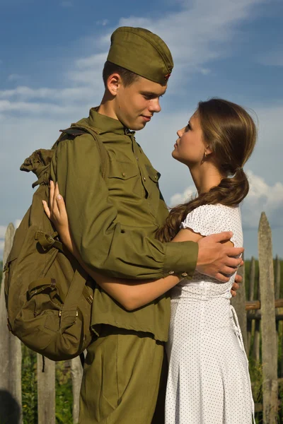 Soldato sovietico dire addio alla ragazza — Foto Stock