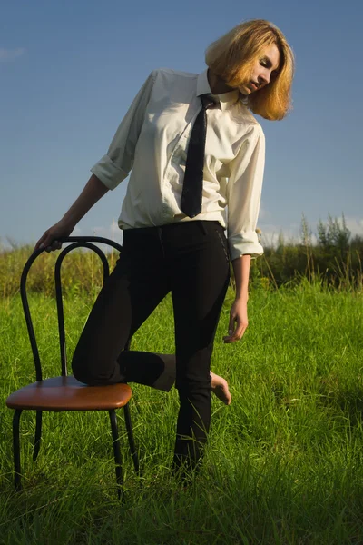 Beauty woman standing at the field — Stock Photo, Image