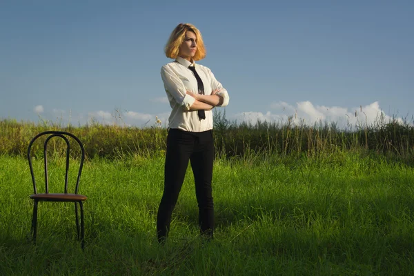 Beauty woman standing at the field — Stock Photo, Image