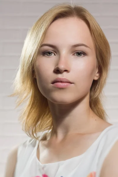 Headshot portrait of the young girl — Stock Photo, Image