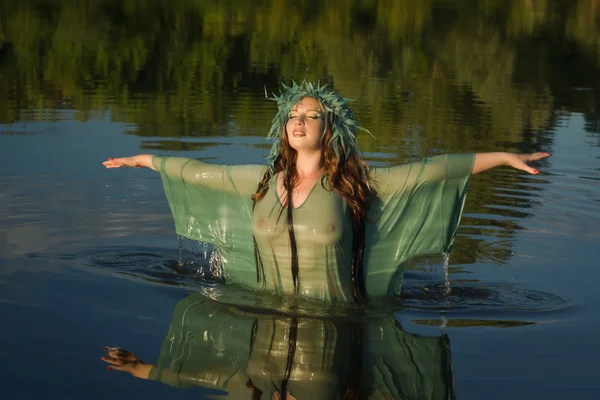 Sirène sur le lac de la forêt — Photo