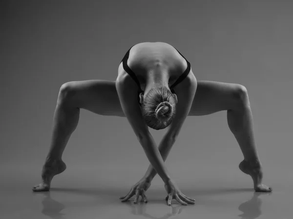 Modern ballet dancer posing on dark background — Stock Photo, Image