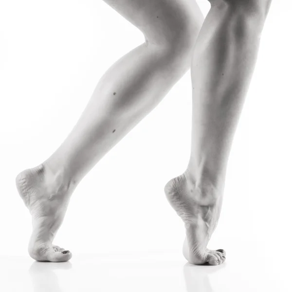 Bailarina de ballet piernas sobre blanco — Foto de Stock