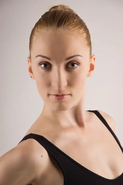 Giovane ballerina di danza moderna — Foto Stock