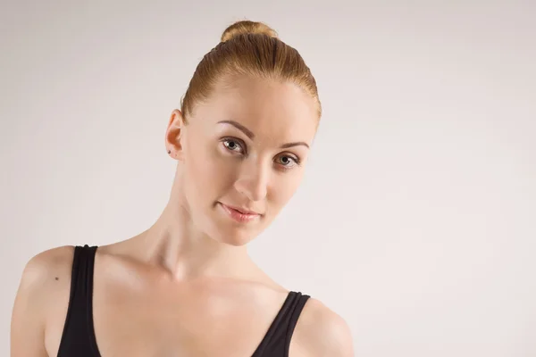 Joven bailarina de ballet moderna —  Fotos de Stock
