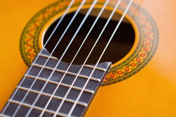 Деталь акустической гитары — стоковое фото