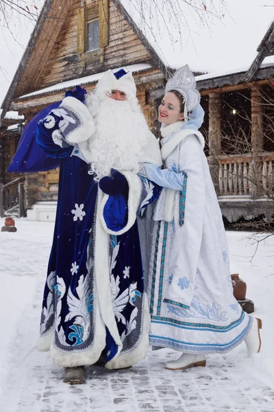 Ρωσικά Χριστούγεννα χαρακτήρες: Ded Moroz (πατέρας Frost) και Snegu — Φωτογραφία Αρχείου
